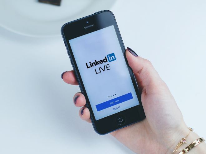 How to Use LinkedIn Live for Your Brand Blog